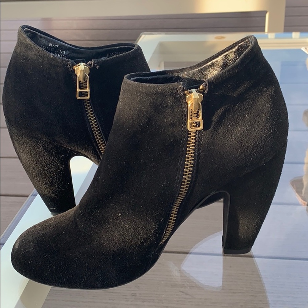 Ankle booties with a side zipper